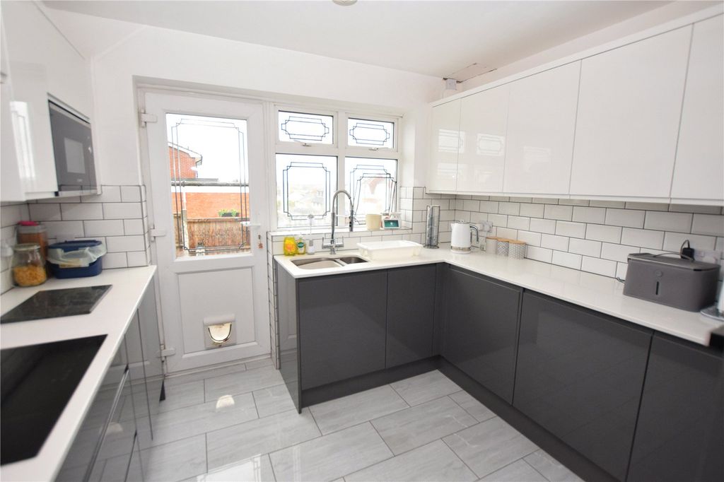 Property photo 2 of 12 Kitchen