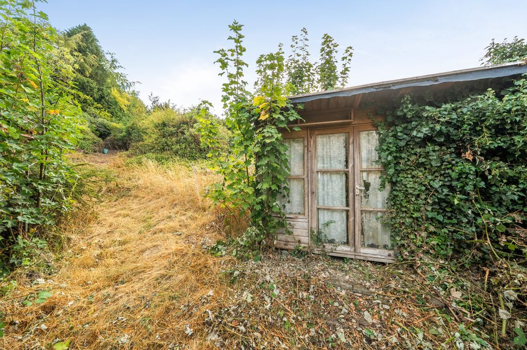 Property photo 3 of 11