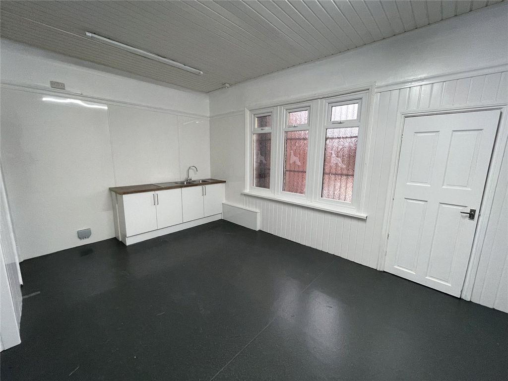 Property photo 2 of 5 Picture No. 11