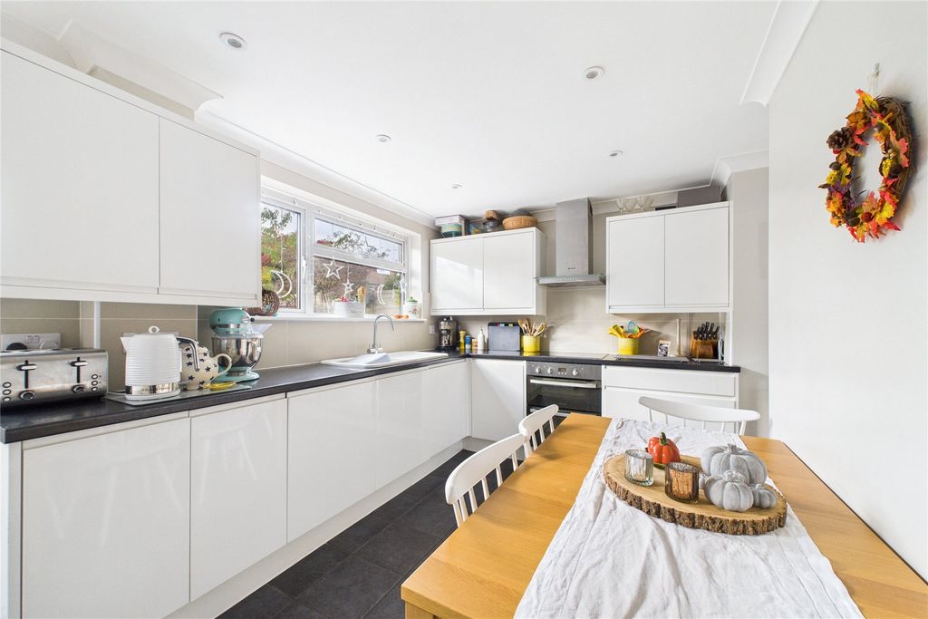 Property photo 3 of 11 Picture No. 12