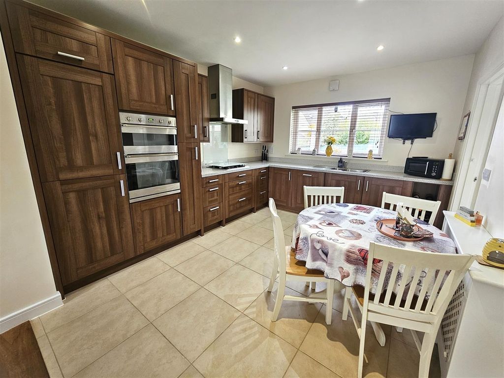 Property photo 3 of 22 Kitchen.Jpg