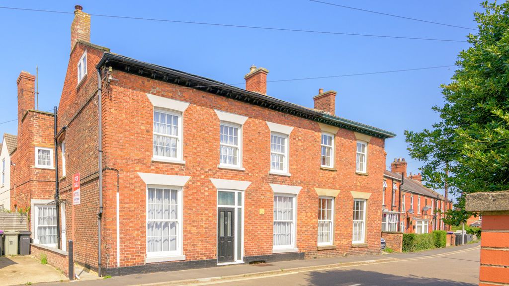 Property photo 1 of 27