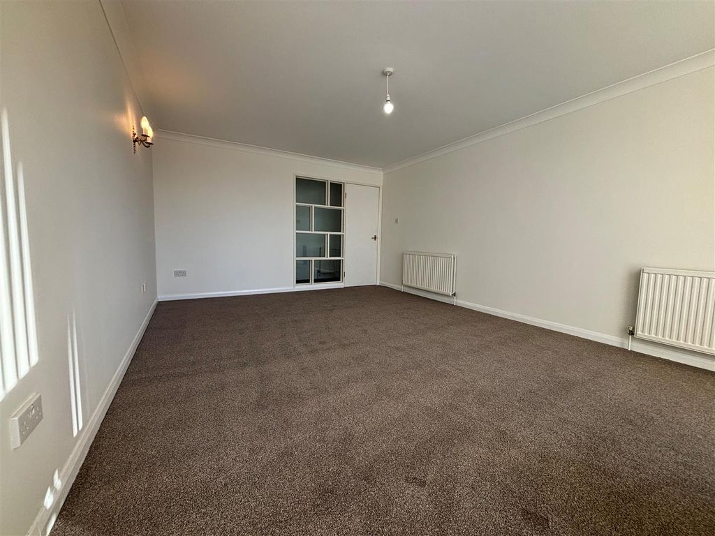 Property photo 2 of 12 Living Room
