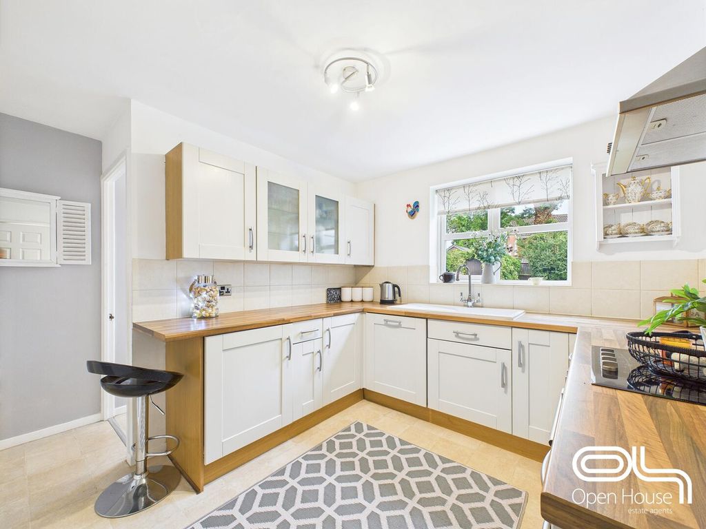 Property photo 2 of 18 Kitchen