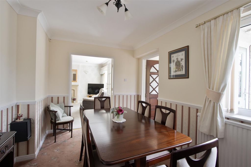 Property photo 3 of 23 Dining Room