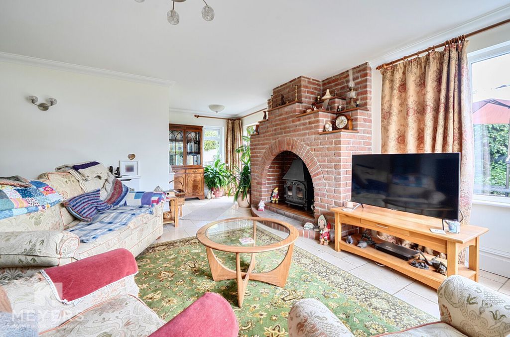 Property photo 3 of 19
