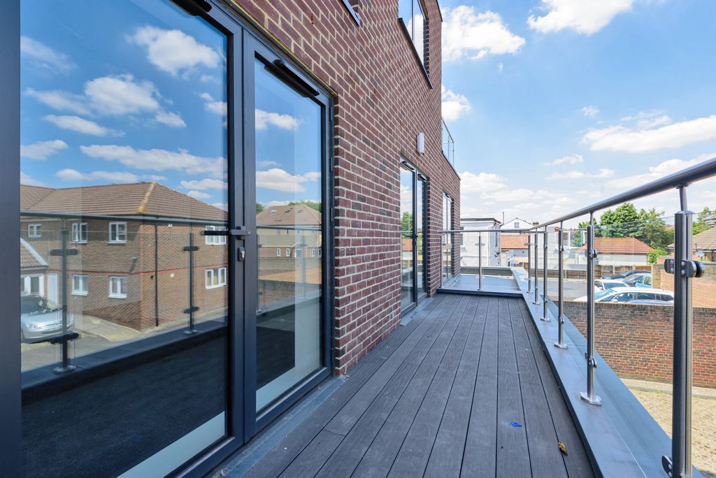 Property photo 1 of 9 Balcony