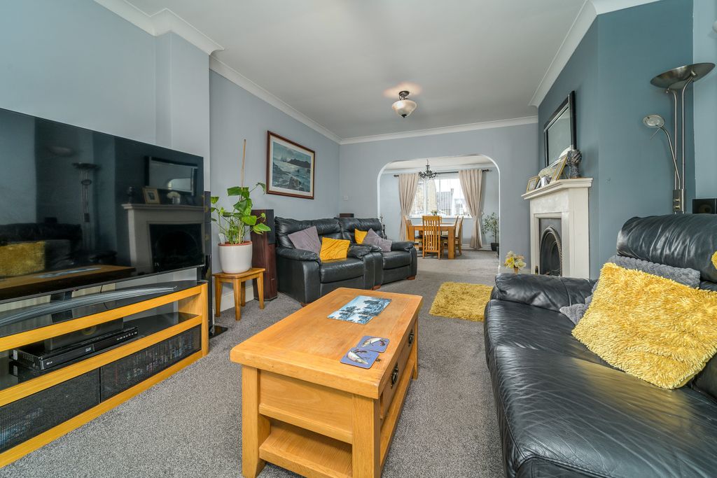 Property photo 3 of 30 Lounge-3