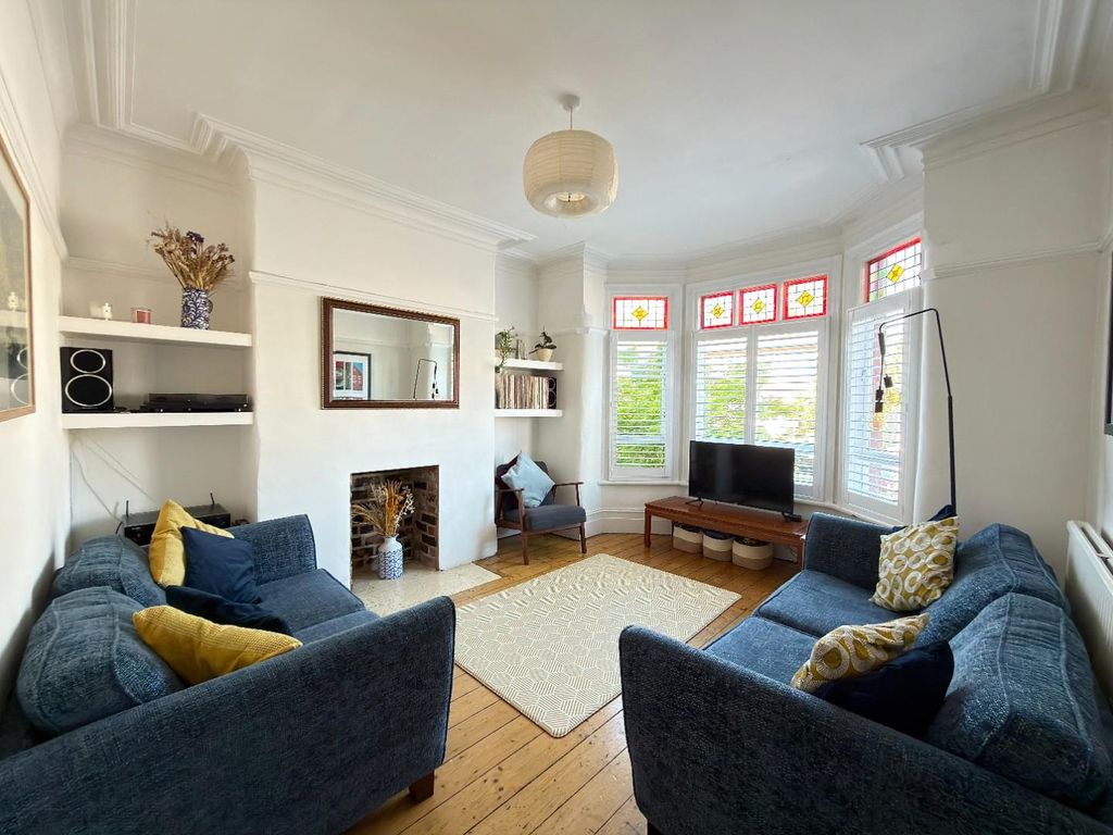 Property photo 2 of 32