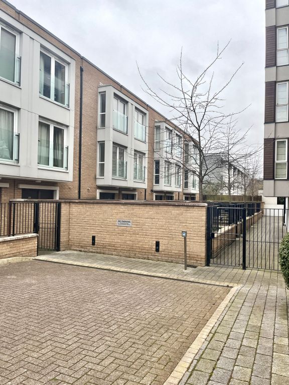 Property photo 1 of 12 Lovely Three Bedroom Townhouse For Sale