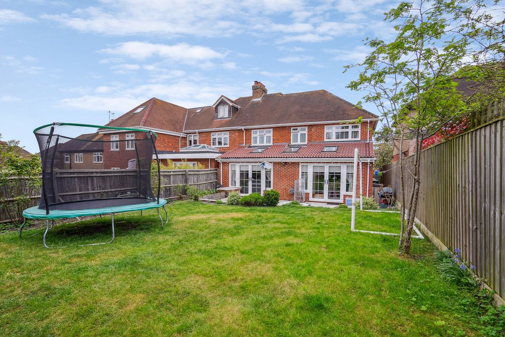 Property photo 2 of 29