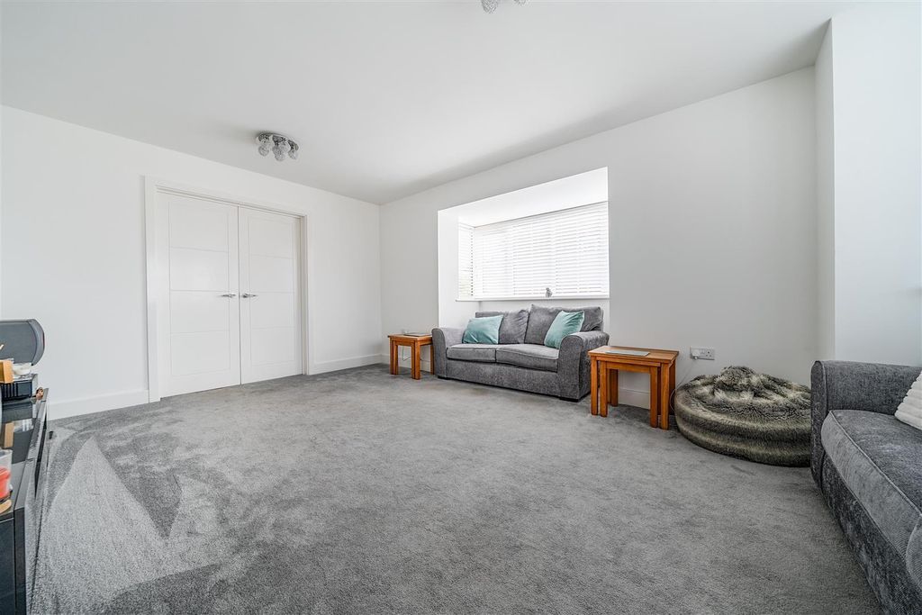Property photo 2 of 18 Dbj57Vdyz0Qsu7U13I-Z7W.Jpg