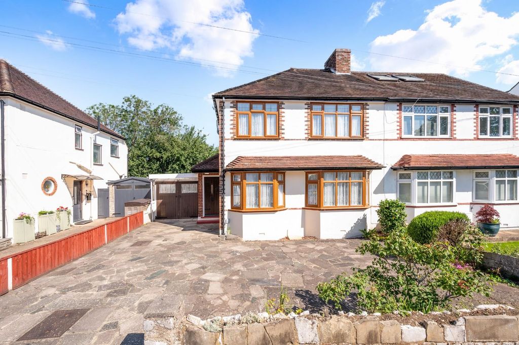 Property photo 1 of 16 Kendor Avenue
