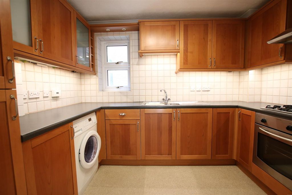 Property photo 2 of 9 Kitchen.Jpg