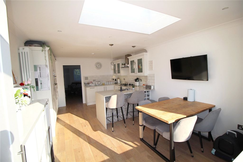 Property photo 3 of 16 Picture No. 15