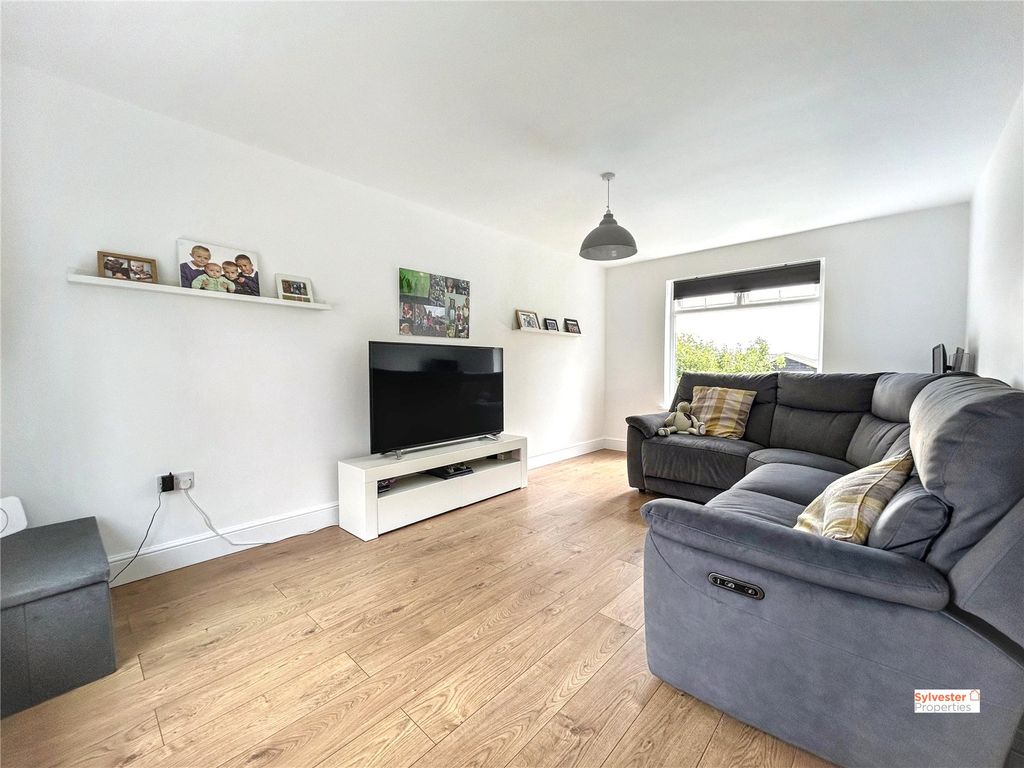 Property photo 3 of 19 Picture No. 03
