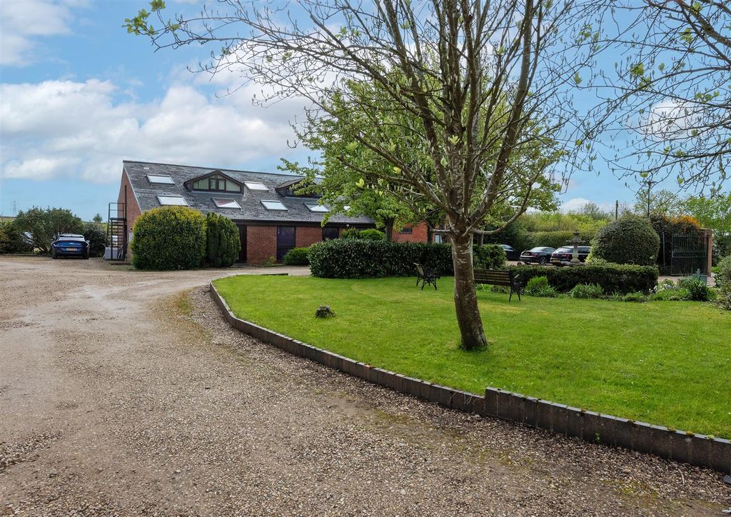 Property photo 1 of 6 Haddonsacre 1 (8).Jpg