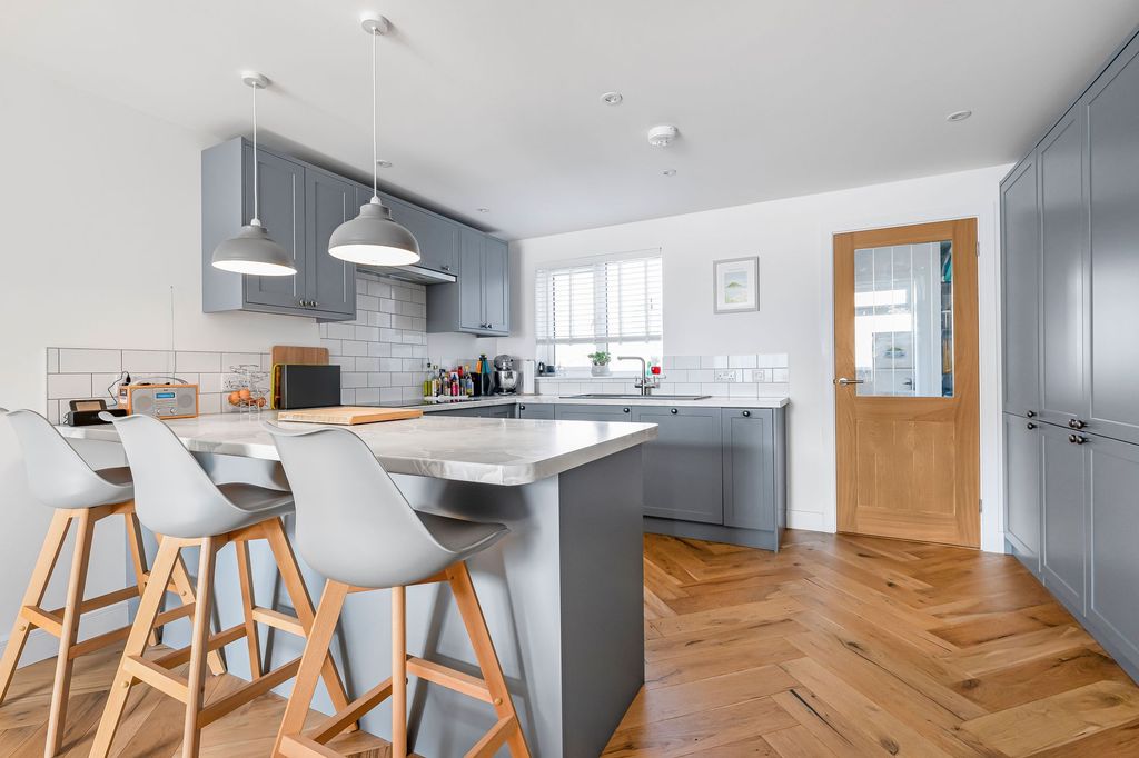 Property photo 2 of 26