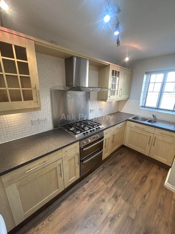 Property photo 2 of 26