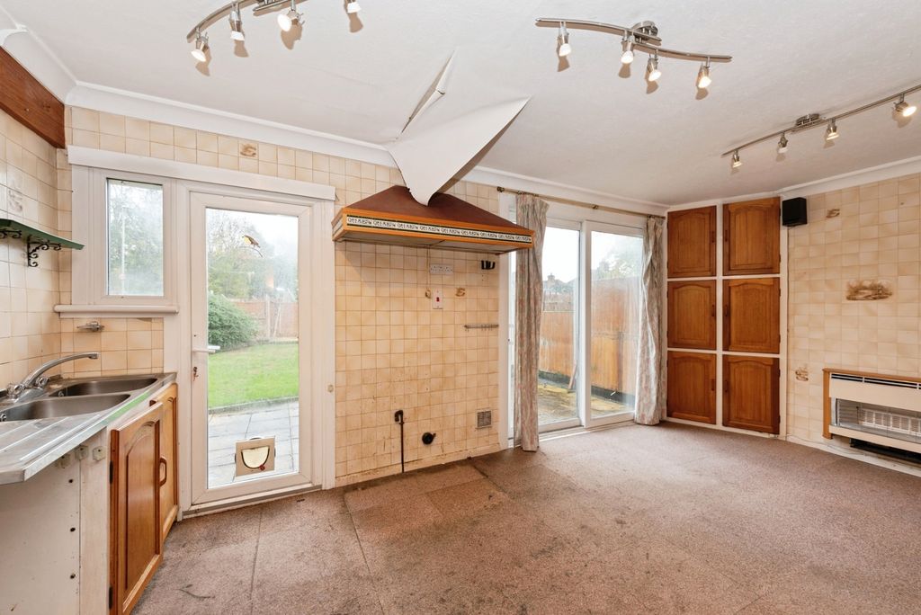 Property photo 3 of 17 Kitchen/Diner