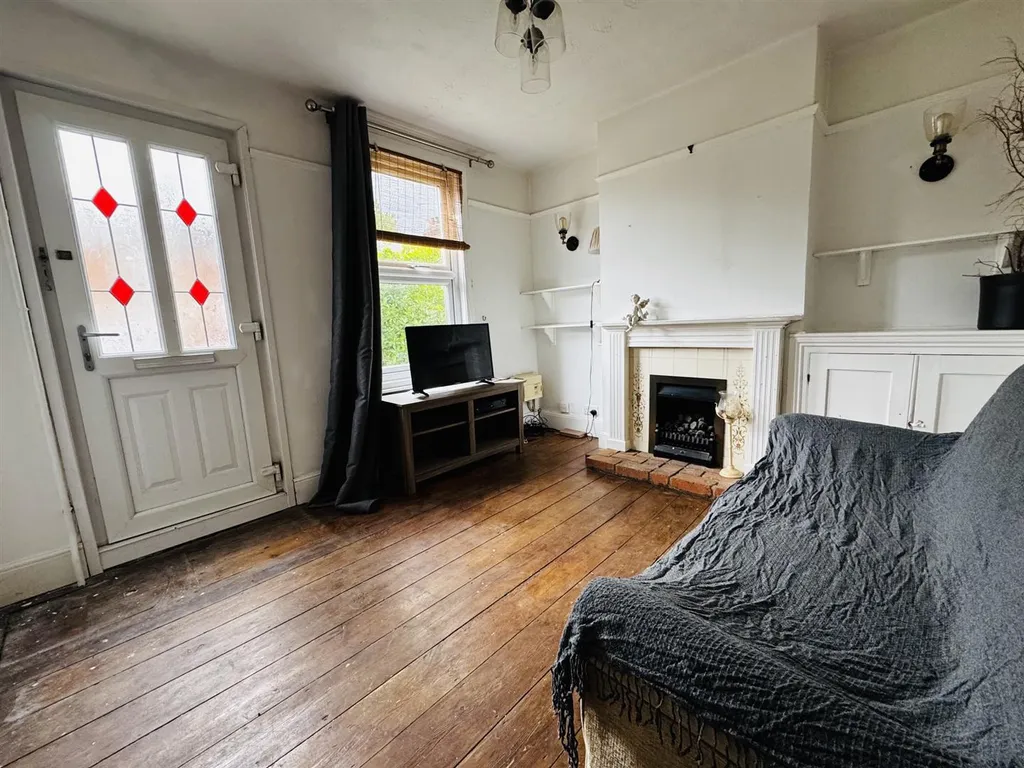 House in Ipswich, Stoke - More
