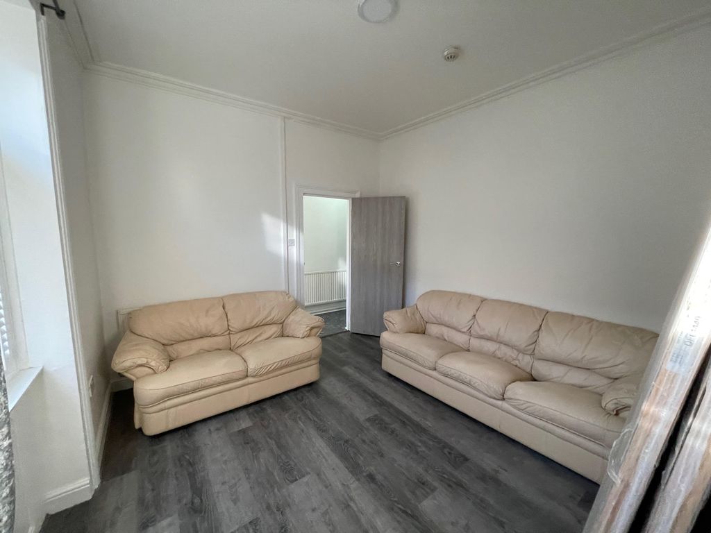 Property photo 2 of 11 Image