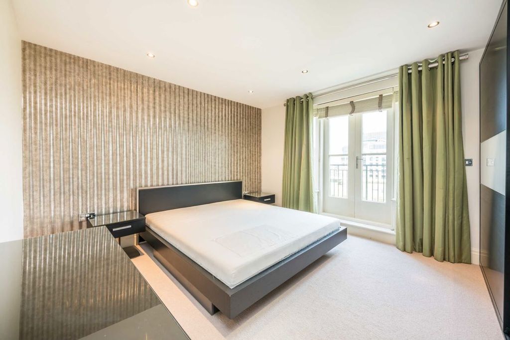 Property photo 3 of 11