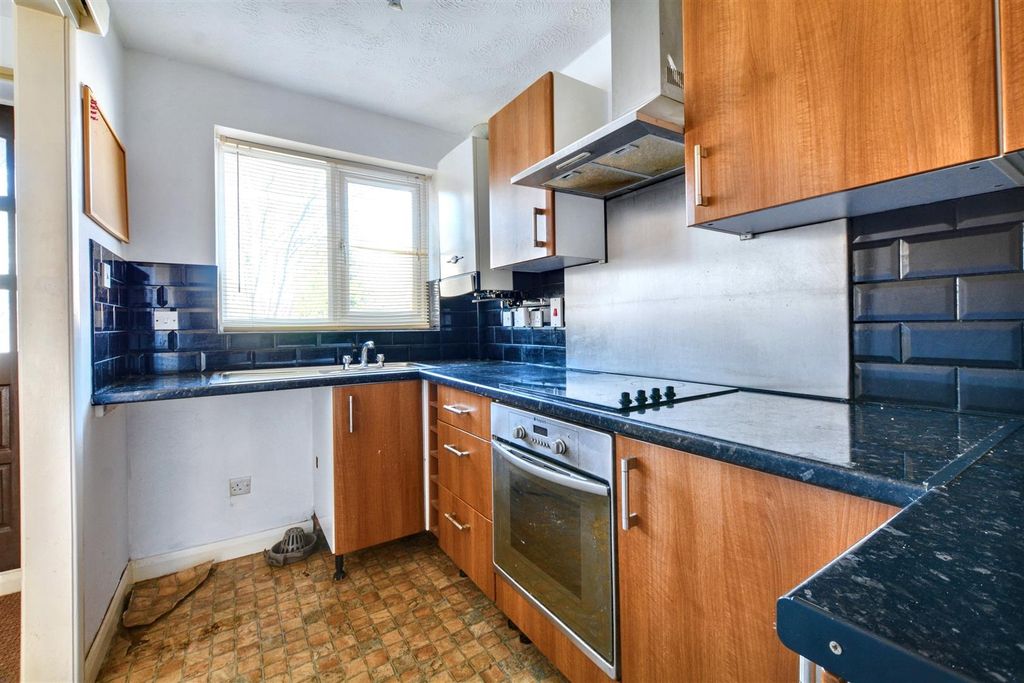 Property photo 3 of 25 Kitchen