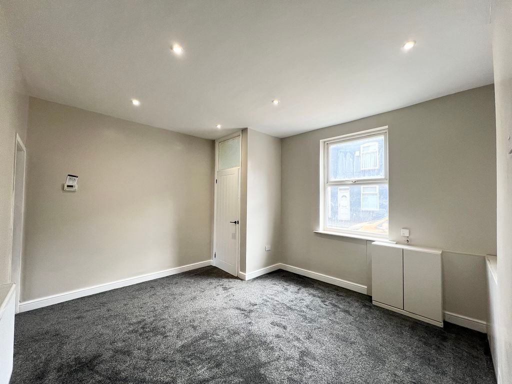 Property photo 3 of 11 Photo 2