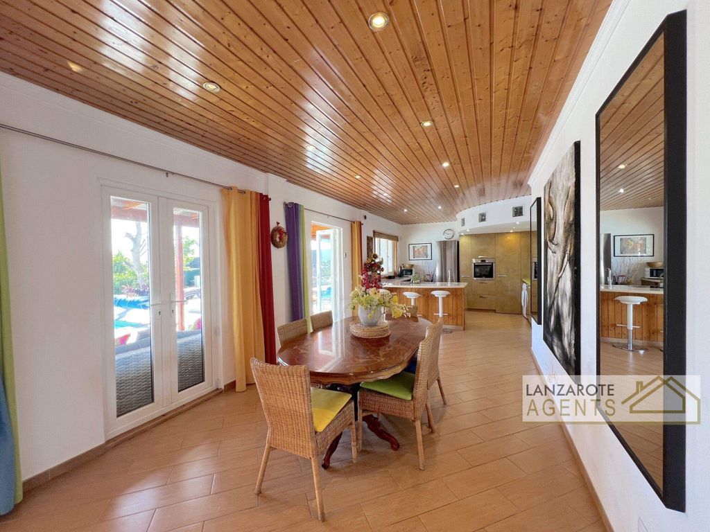 Property photo 2 of 37