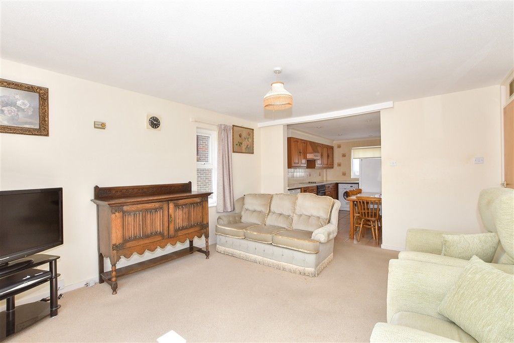 Property photo 3 of 12 Lounge
