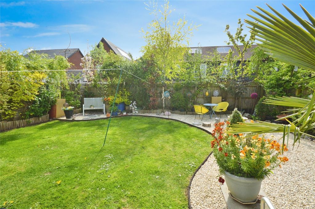 Property photo 2 of 18 Picture No. 23