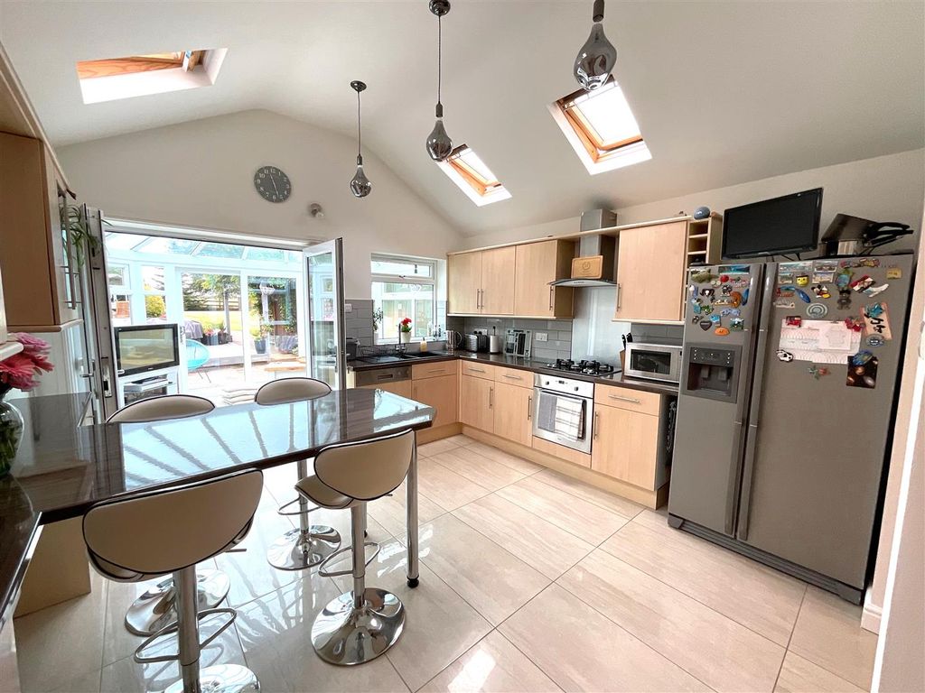 Property photo 2 of 35