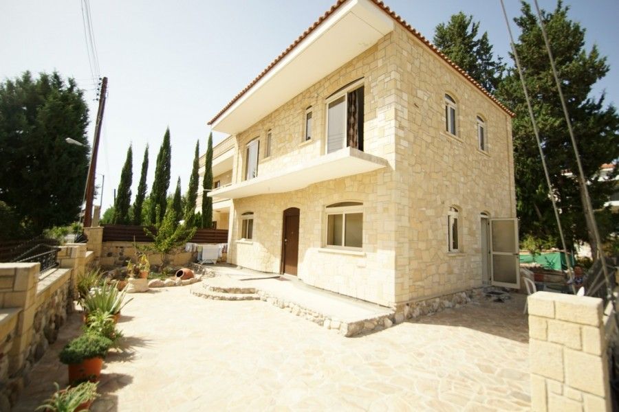 Property photo 2 of 9