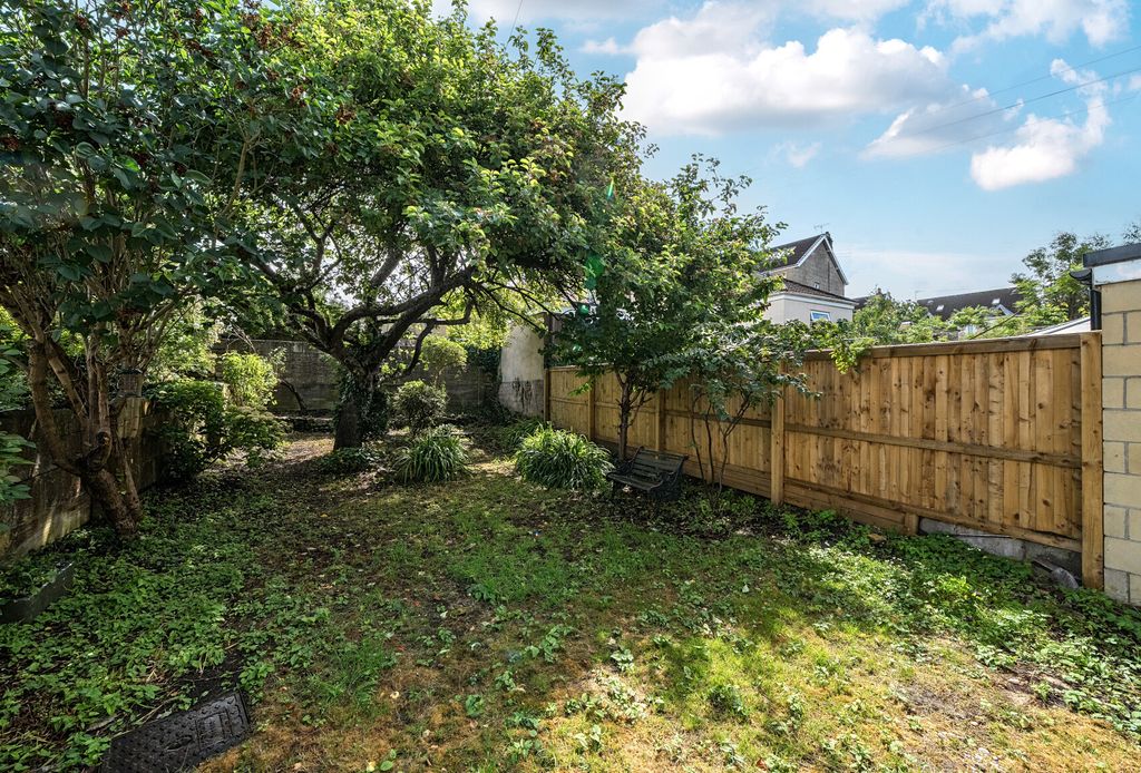 Property photo 2 of 19 Garden