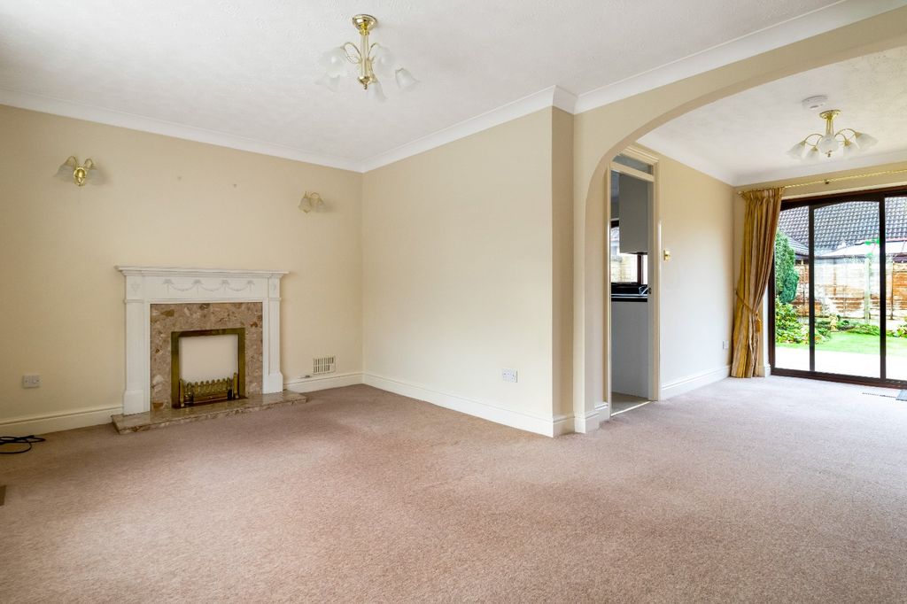Property photo 2 of 12 Spacious Reception