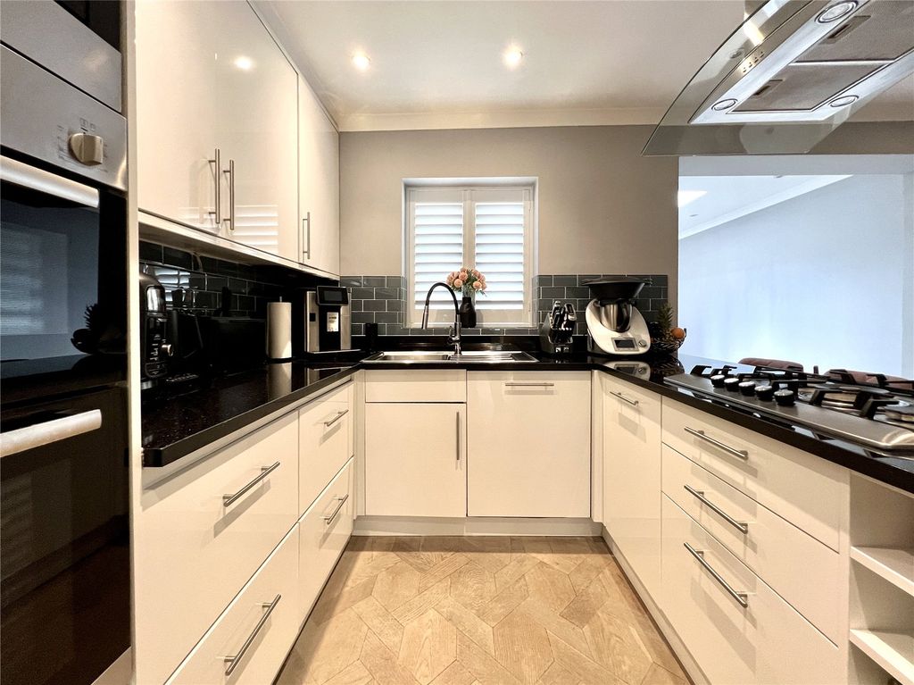 Property photo 3 of 15 Kitchen