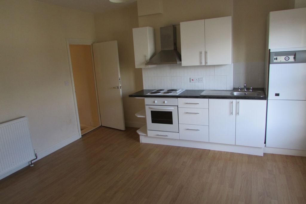 Property photo 3 of 9 Kitchen / Louge