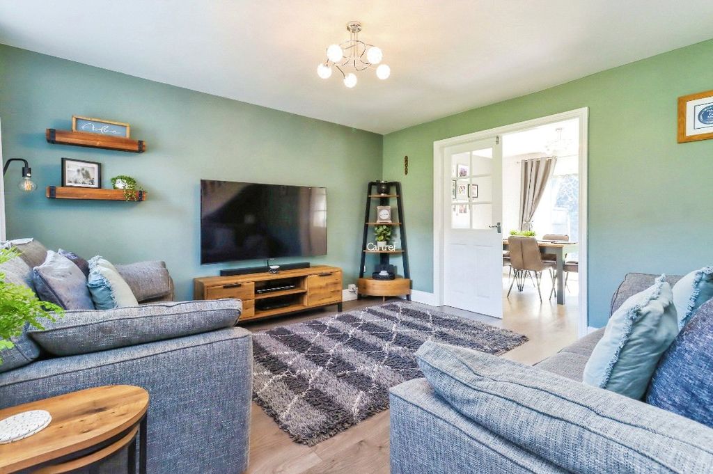 Property photo 2 of 27 Lounge