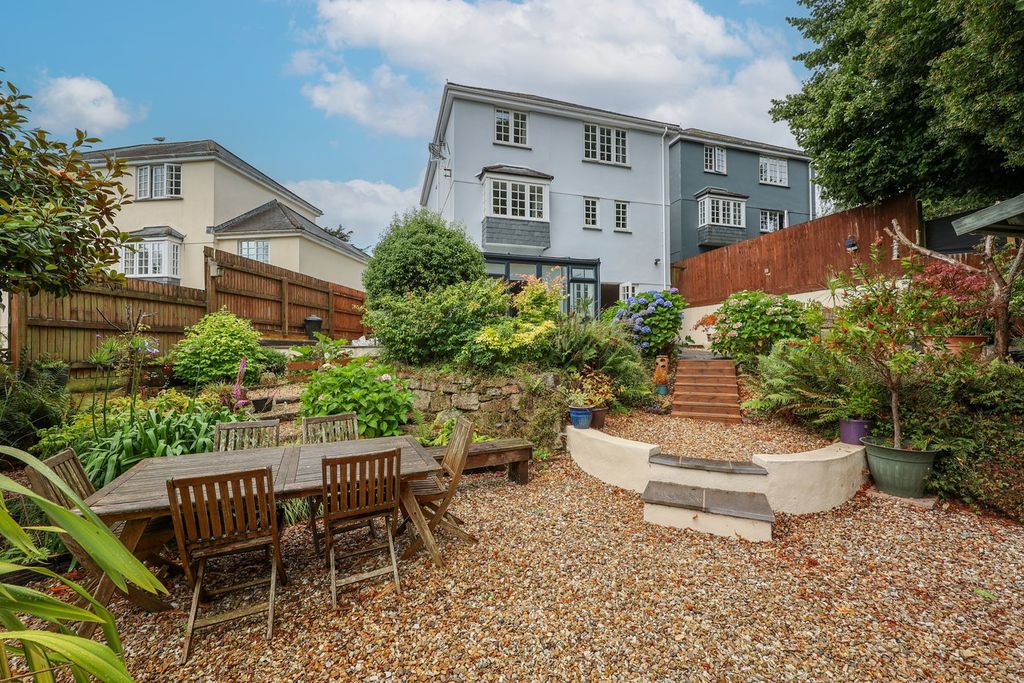 Property photo 2 of 24