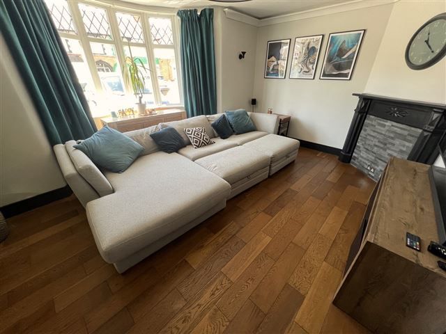 Property photo 3 of 18 Lounge
