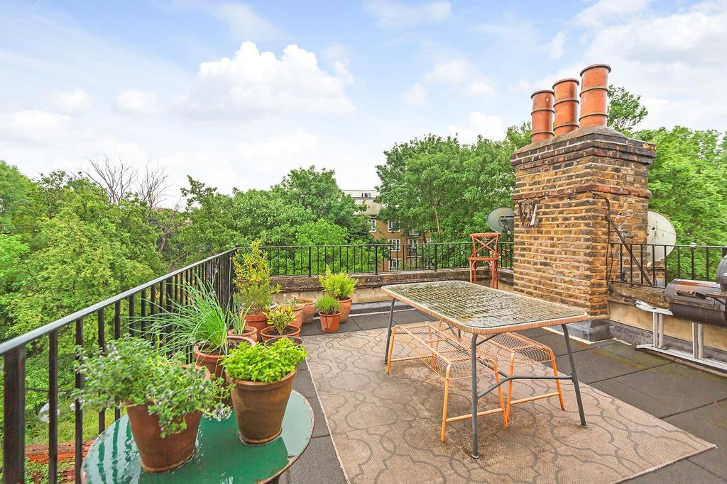 Property photo 3 of 13 Roof Terrace.Jpg
