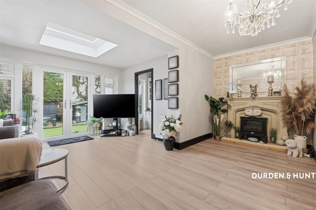 Property photo 2 of 24 Wingletye Lane