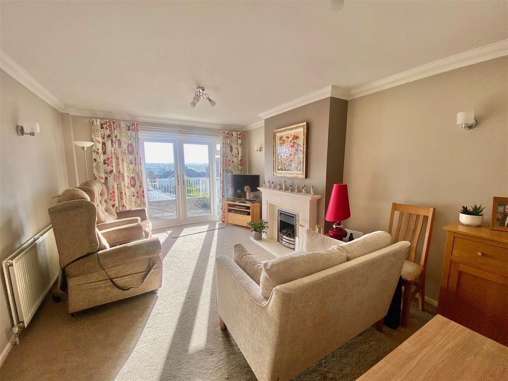 Property photo 3 of 15 Lounge/Diner