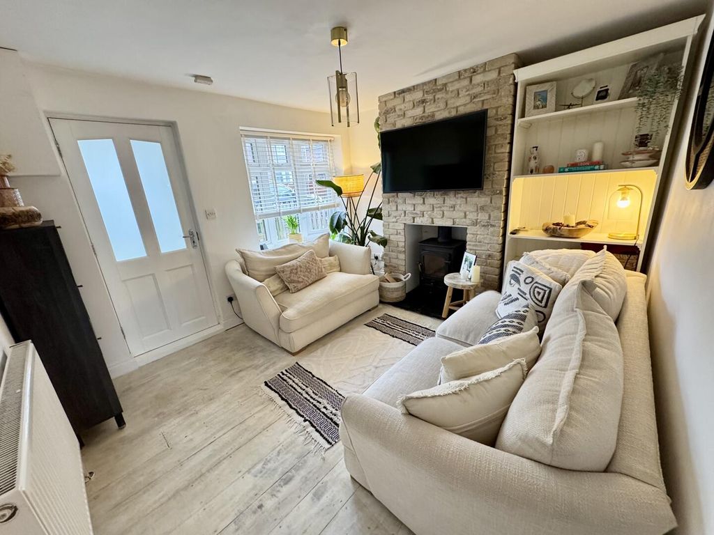 Property photo 2 of 26 Living Room