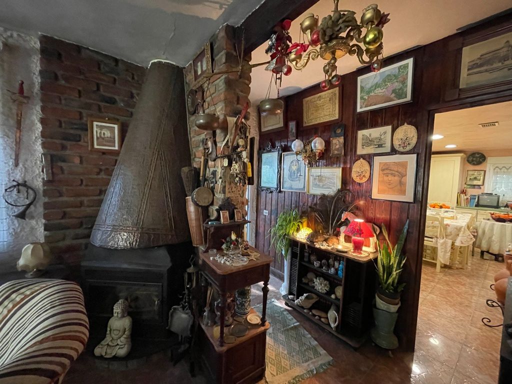 Property photo 3 of 34