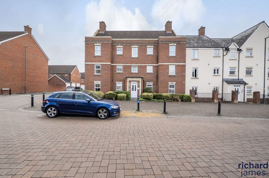 Property photo 1 of 13 8B8Bdec77297472392B44A67Ef62B10B