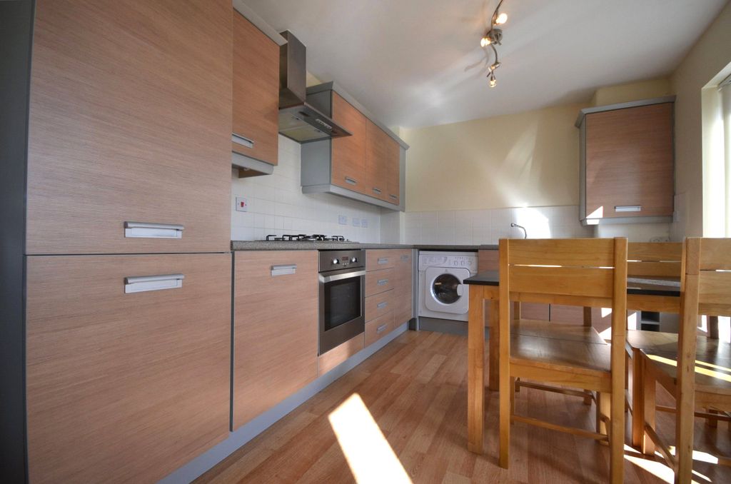 Property photo 3 of 9 Kitchen