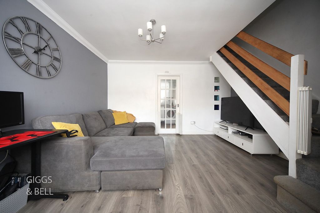 Property photo 3 of 18 5440523
