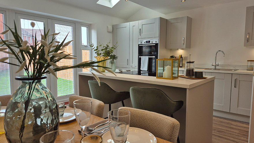 Property photo 2 of 16 Ombersley View Home